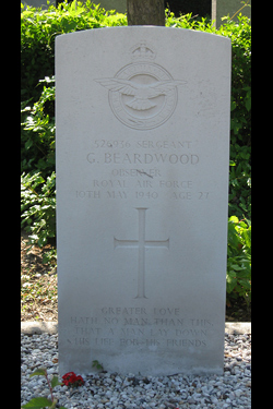 Foto van het graf / Grave photo - Vergroot afbeelding / Enlarged photo Foto van het graf / Grave photo - Vergroot afbeelding / Enlarged photo