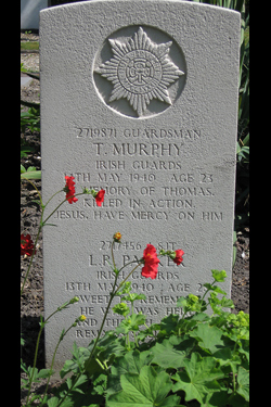 Foto van het graf / Grave photo - Vergroot afbeelding / Enlarged photo Foto van het graf / Grave photo - Vergroot afbeelding / Enlarged photo