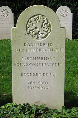 Foto van het graf - Vergroot afbeelding Foto van het graf - Vergroot afbeelding
