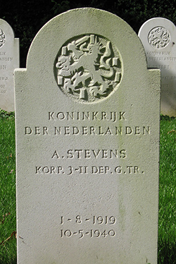 Foto van het graf - Vergroot afbeelding Foto van het graf - Vergroot afbeelding
