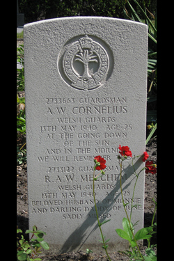 Foto van het graf / Grave photo - Vergroot afbeelding / Enlarged photo Foto van het graf / Grave photo - Vergroot afbeelding / Enlarged photo