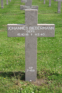 Foto van het graf / Grave photo / Grabfoto - Vergroot afbeelding / Enlarged photo / Foto Vergrössern