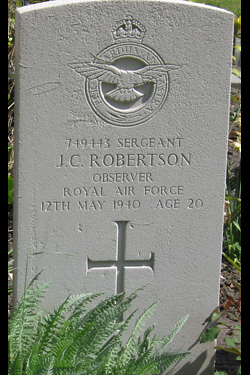 Foto van het graf / Grave photo - Vergroot afbeelding / Enlarged photo Foto van het graf / Grave photo - Vergroot afbeelding / Enlarged photo