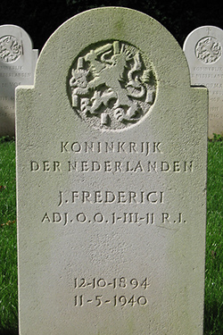 Foto van het graf - Vergroot afbeelding Foto van het graf - Vergroot afbeelding