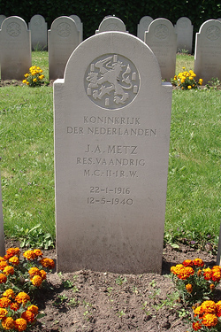 Foto van het graf - Vergroot afbeelding Foto van het graf - Vergroot afbeelding