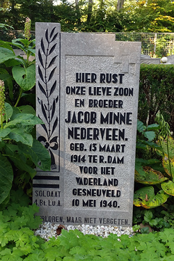 Foto van het graf - Vergroot afbeelding Foto van het graf - Vergroot afbeelding