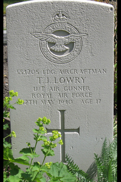 Foto van het graf / Grave photo - Vergroot afbeelding / Enlarged photo Foto van het graf / Grave photo - Vergroot afbeelding / Enlarged photo