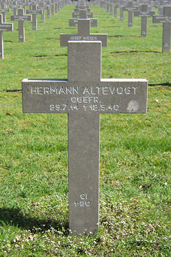 Foto van het graf / Grave photo / Grabfoto - Vergroot afbeelding / Enlarged photo / Foto Vergrössern