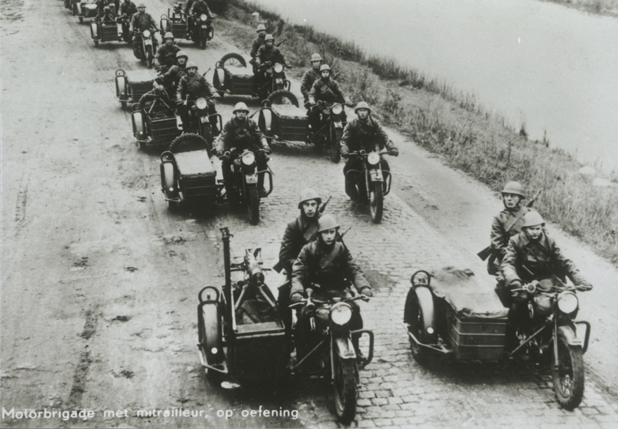 Sectie zware mitrailleurs van de Huzaren Motorrijders