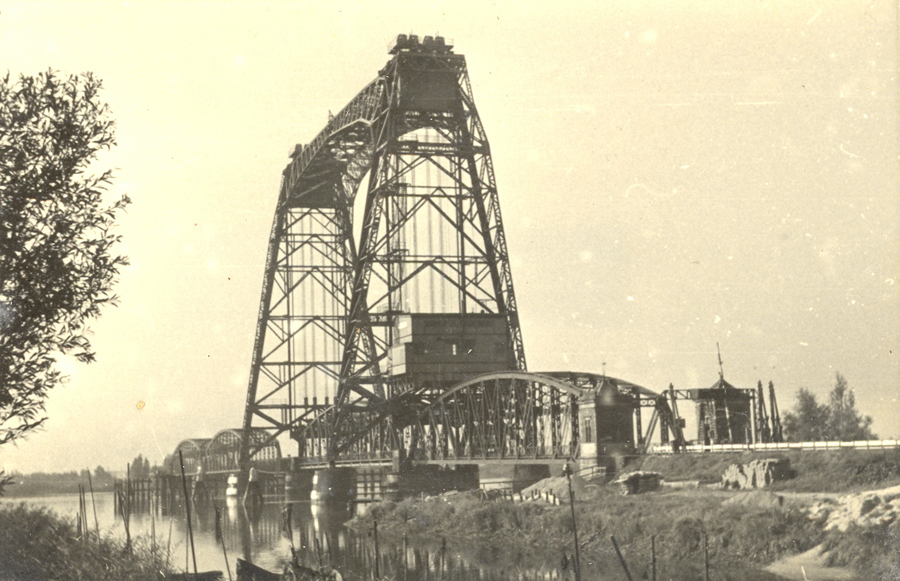 Barendrechtse hefbrug anno 1940