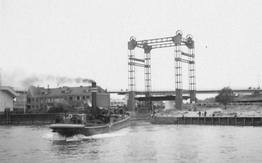 Hefbrug over dokhaven