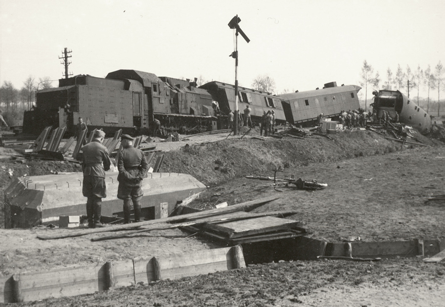 Ontspoorde trein bij Mill