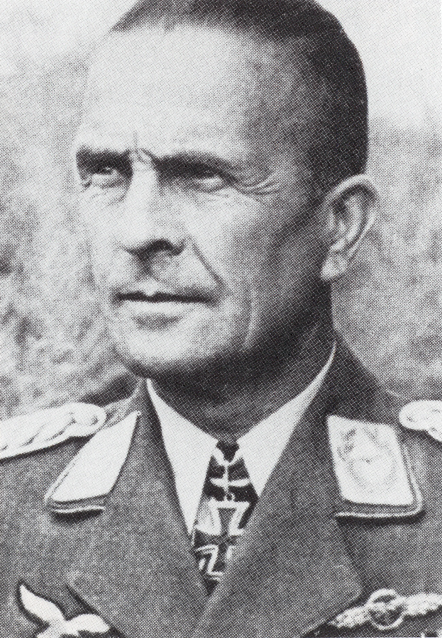 Oberst Fritz Morzik